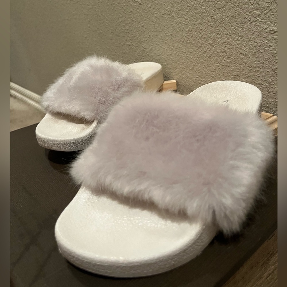 madden girl white faux fur slippers size 5